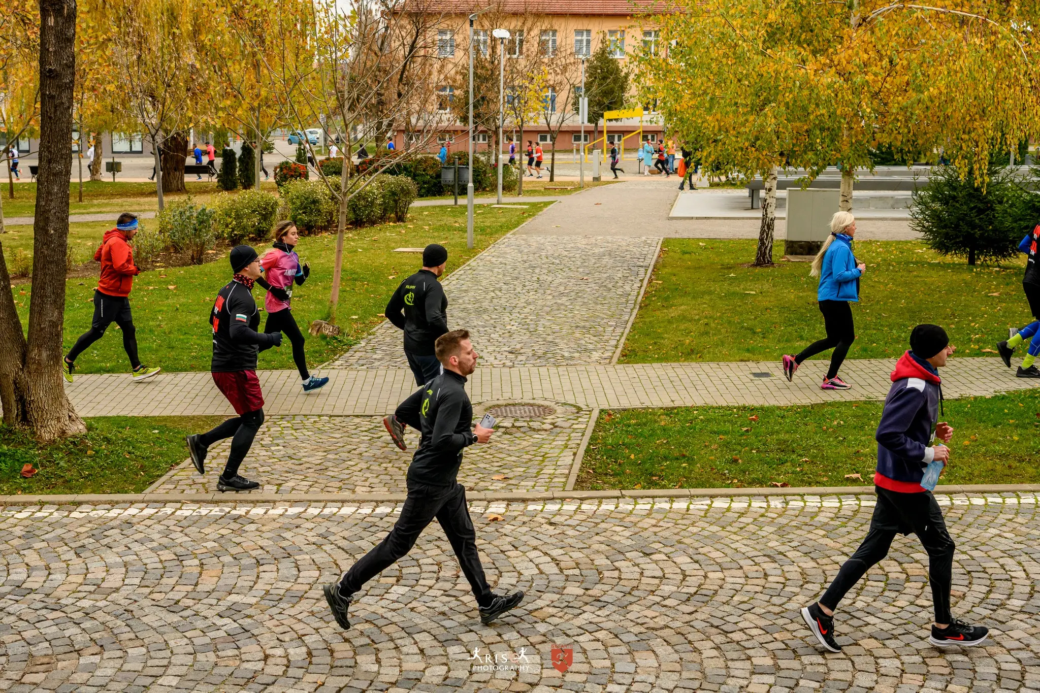 7 young men in winter sports suits running at the Big Tech Run 2022